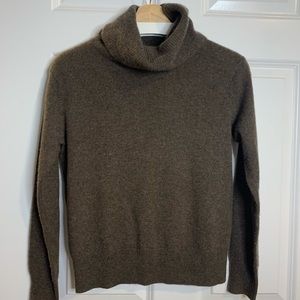 Uniqlo Cashmere Turtleneck Sweater Size S